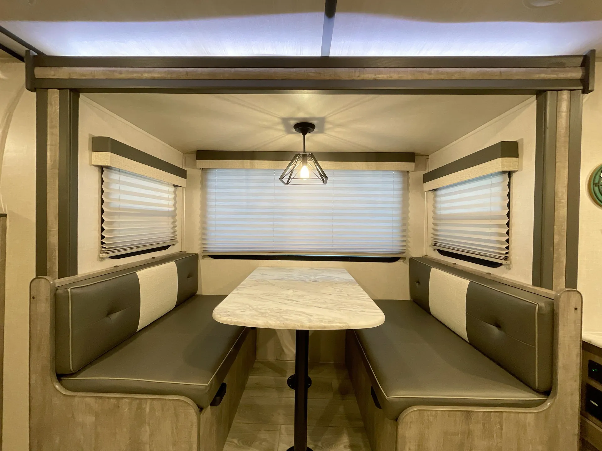 2023 Forest River Surveyor Legend 19SSLE - Photo 4