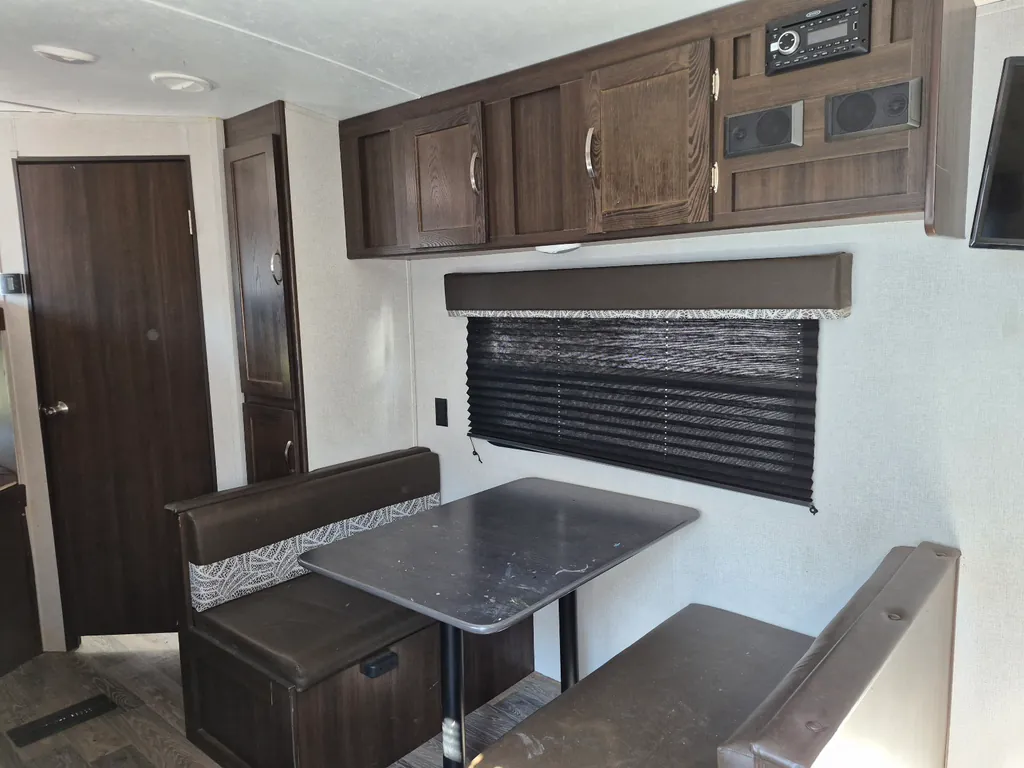 2020 Keystone Springdale 220BHWE, Photos photo 5