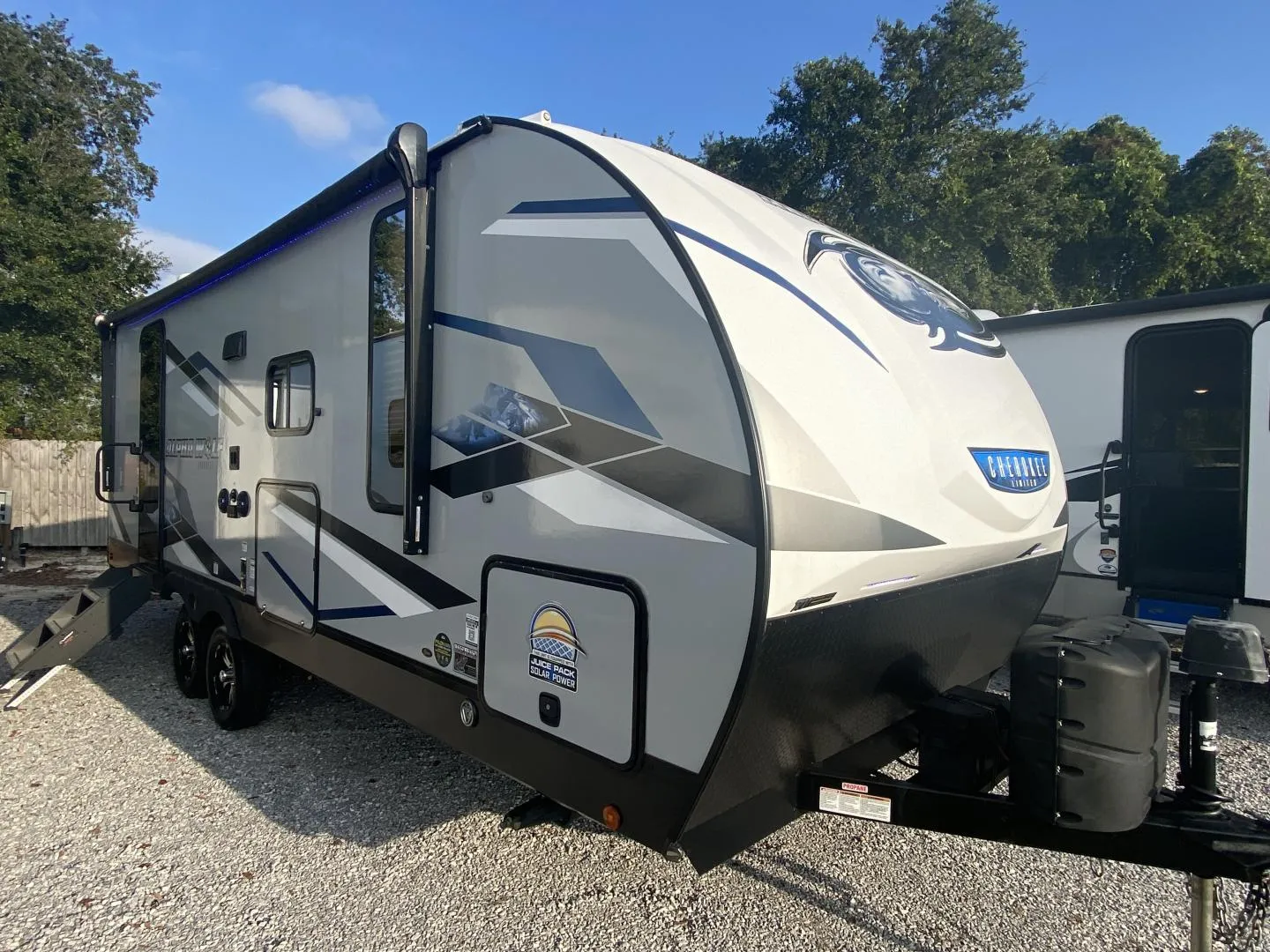 2023 Forest River Cherokee Alpha Wolf 22SW-L - Photo 2