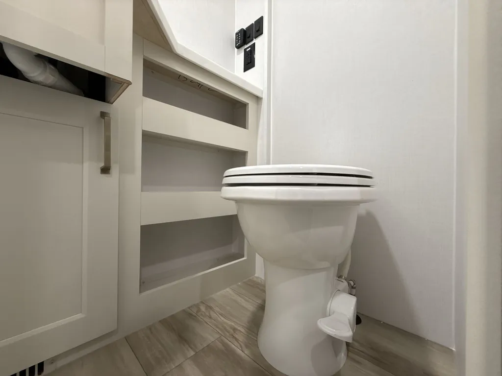 2027 Brinkley Model G 3970, Photos photo 35