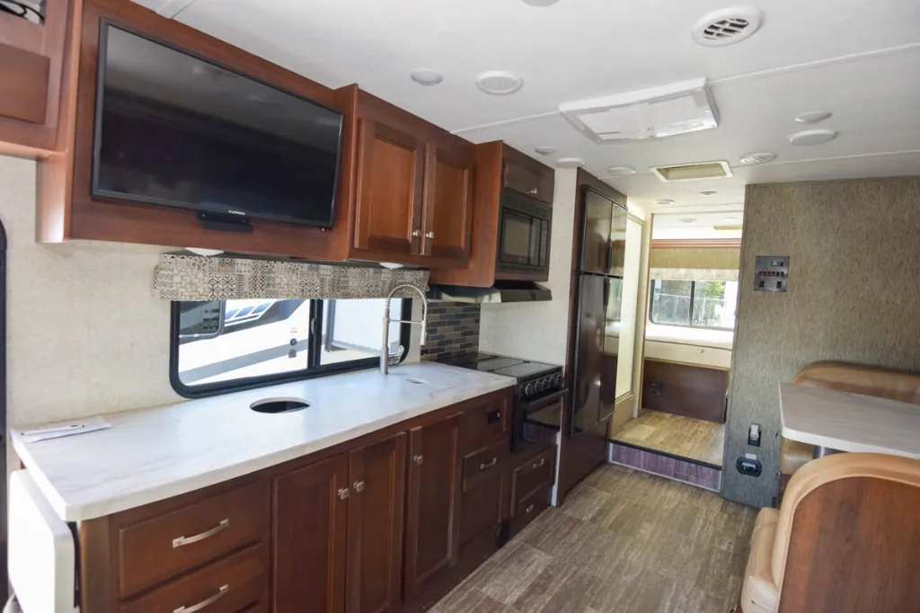 2018 Forest River Sunseeker 3010DS — Photo 6