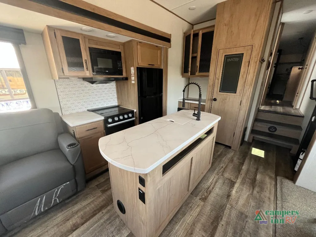 2023 Forest River Cherokee Arctic Wolf 3550 SUITE, Photos photo 15