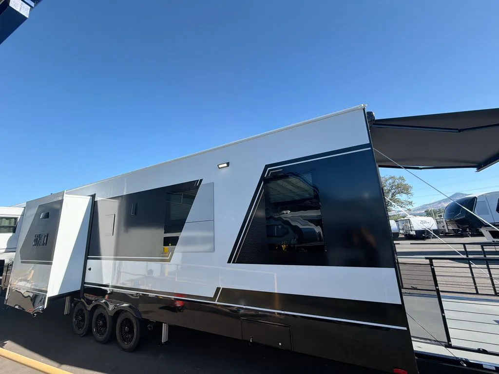 2026 Brinkley Model G 4000, Photos photo 4