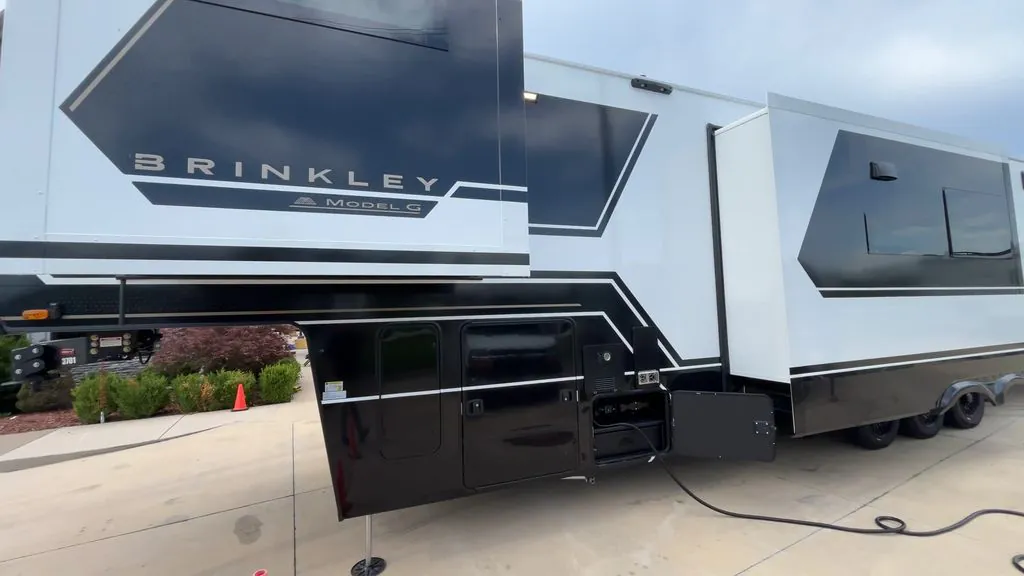 2027 Brinkley Model G 4170, Photos photo 7