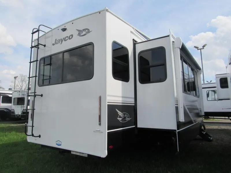2025 Jayco Eagle 355MBQS - Photo 4