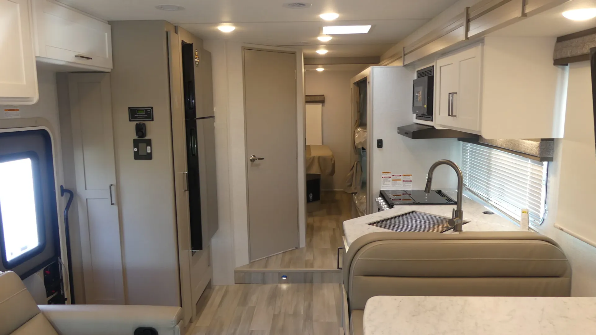 2026 Thor Motor Coach Pasadena SE SL31 - Photo 3