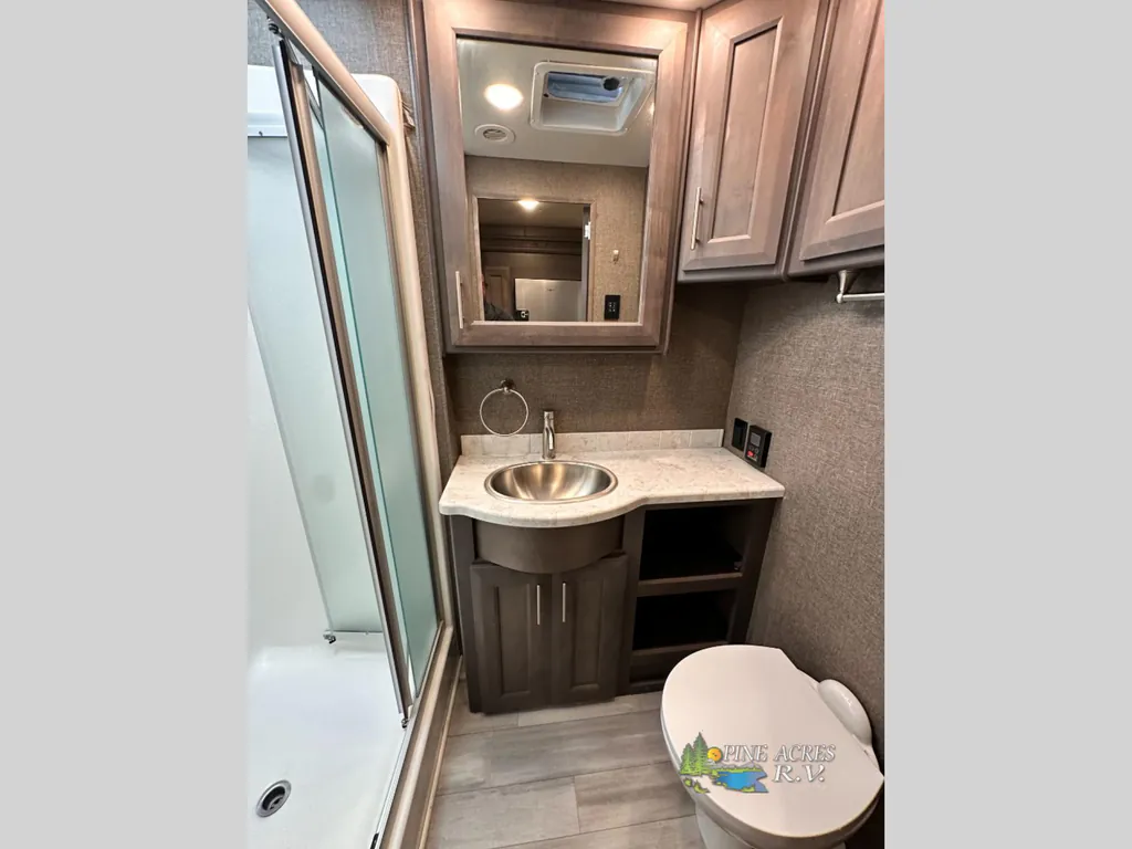 2022 Thor Motor Coach Challenger 35MQ, Photos photo 38