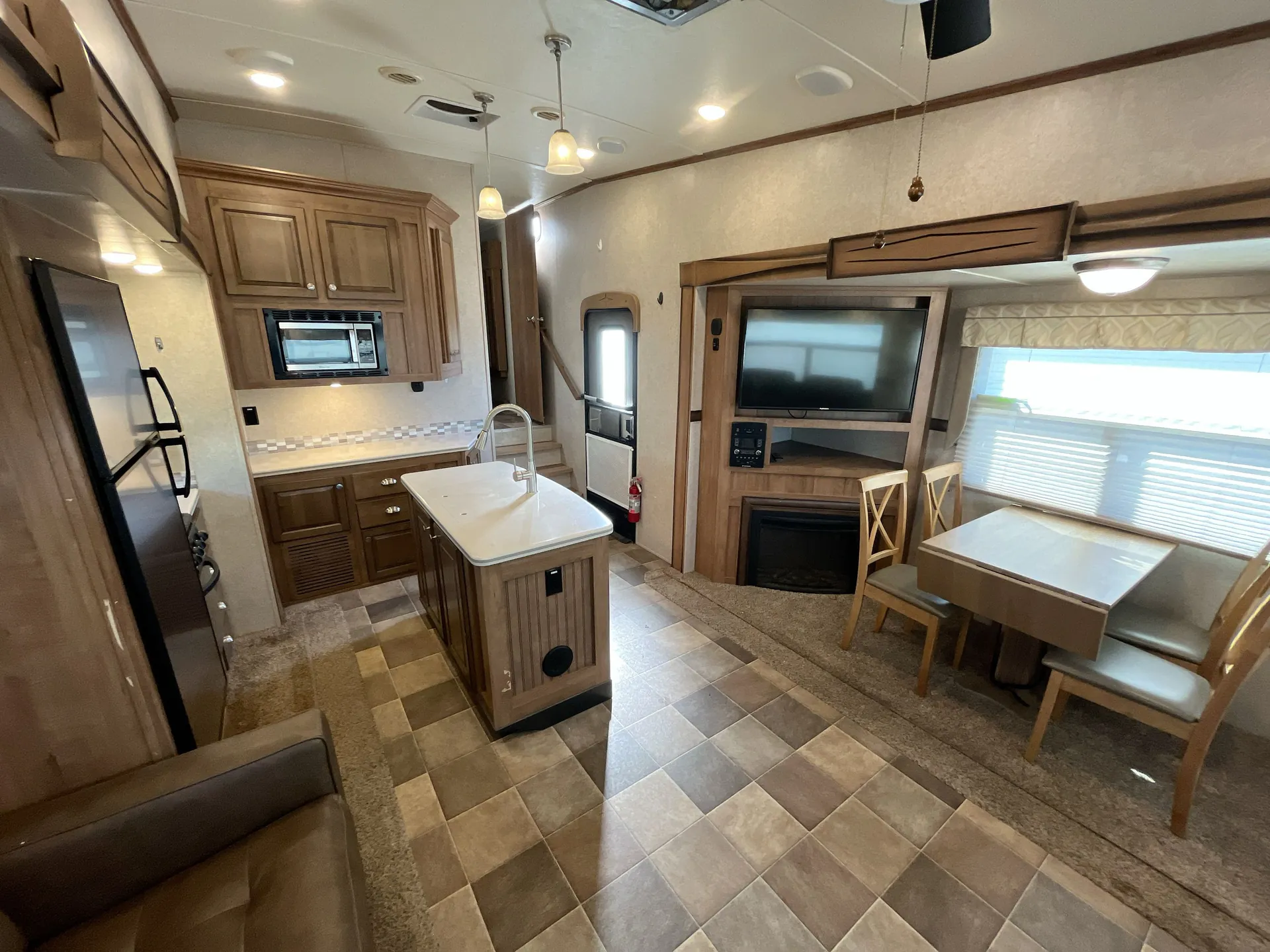 2017 Forest River Flagstaff Classic Super Lite 8528IKWS — living area main