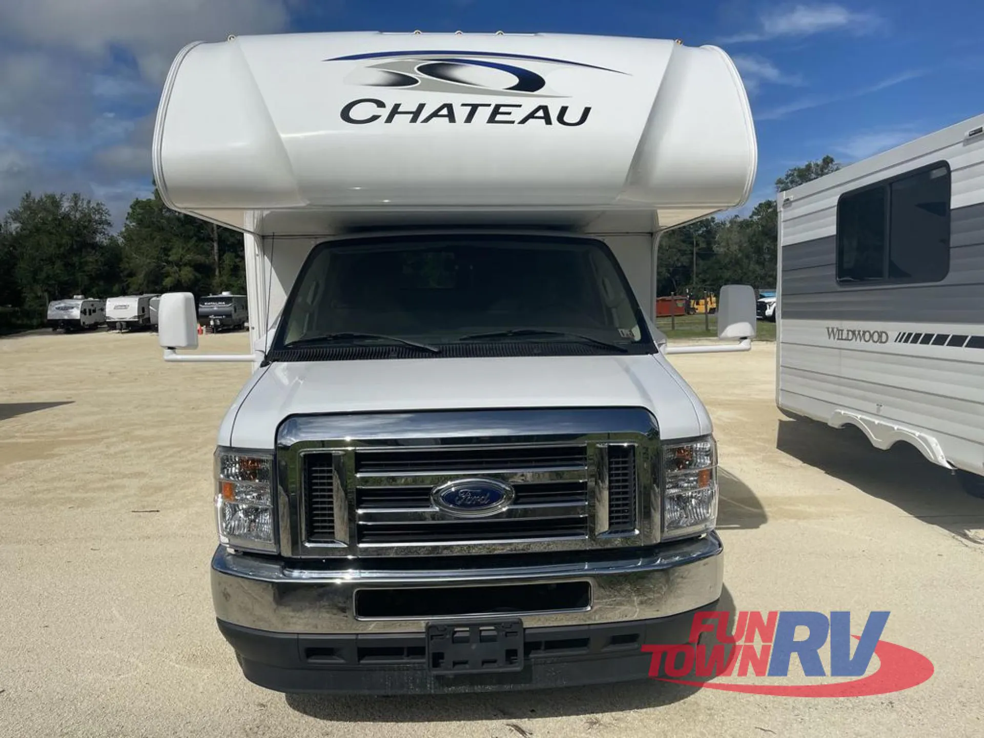 2023 Thor Motor Coach Chateau 22E - Photo 3