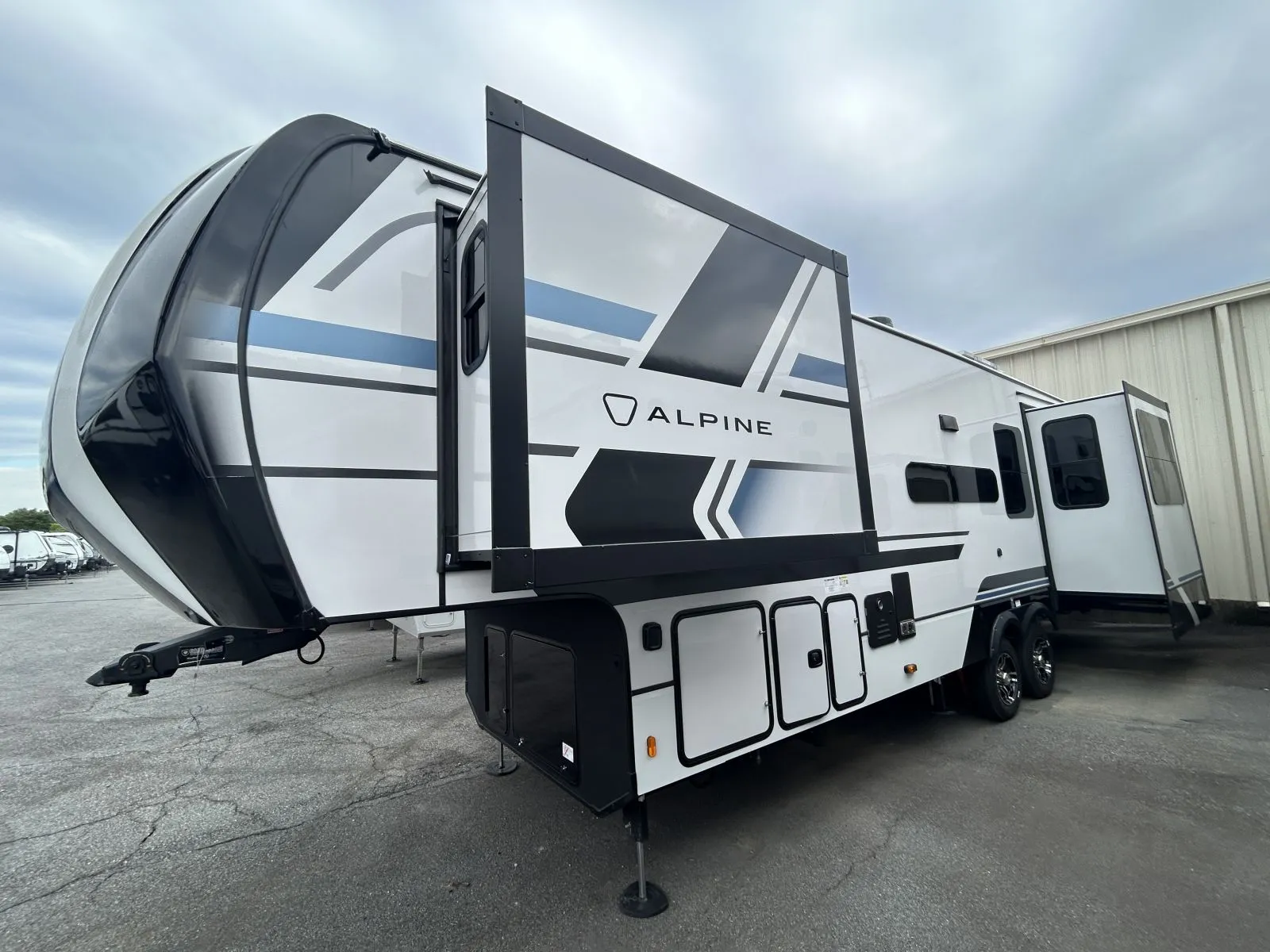 2026 Keystone Alpine 3100RE - Photo 4