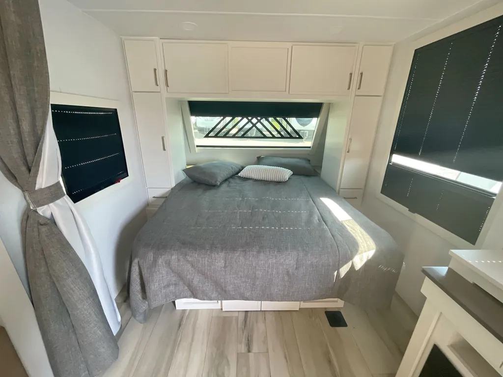 2026 Brinkley Model I 235, Photos photo 21