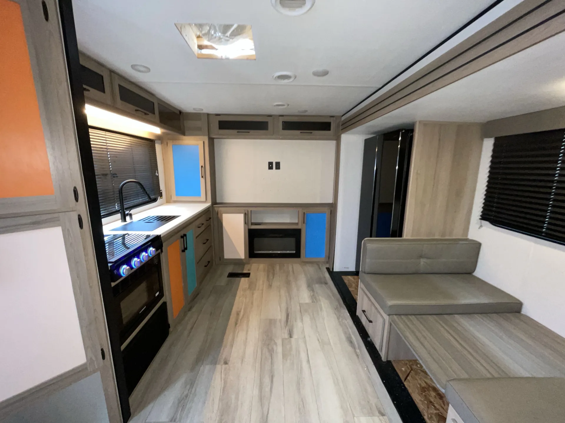 2025 Keystone Coleman Lantern 25REX — living area main