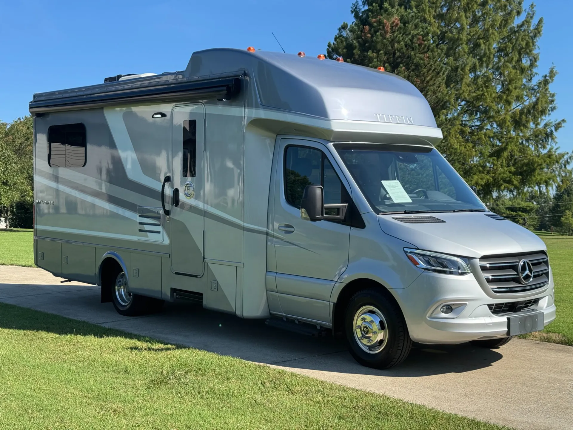 2024 Tiffin Wayfarer 25 RLW - Photo 2