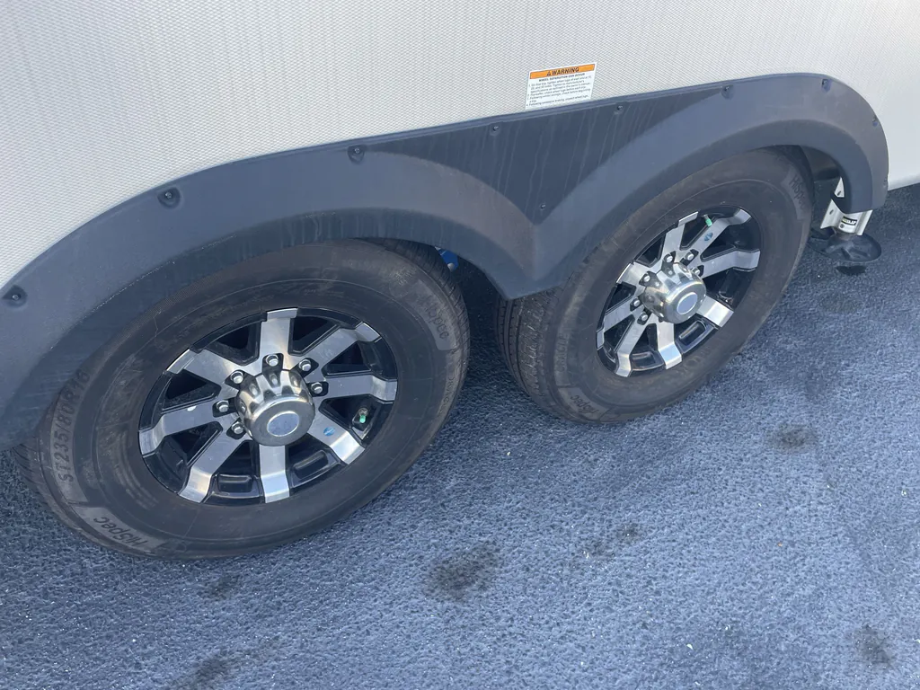 2023 Keystone Avalanche 390DS, Photos photo 23