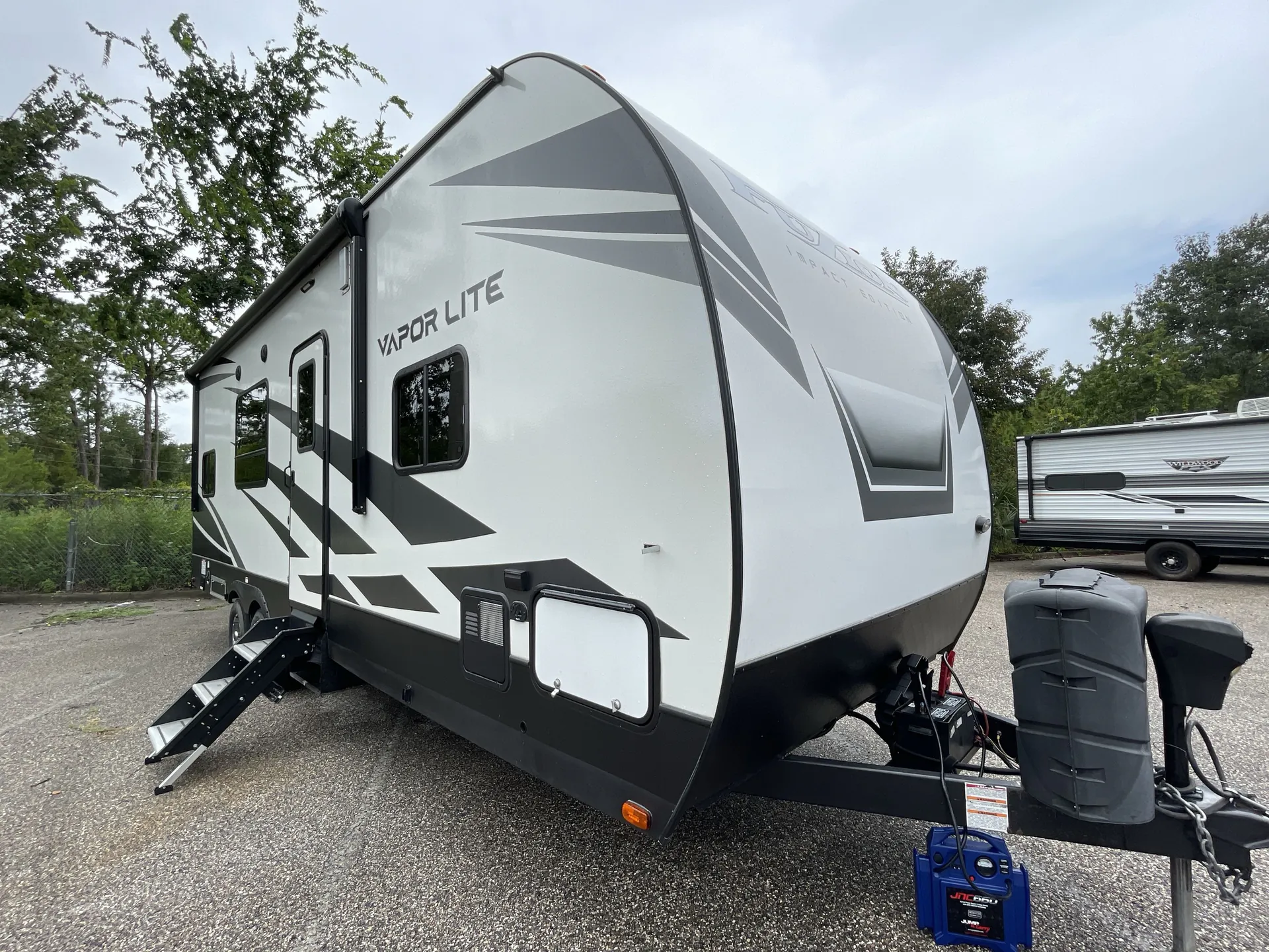 2021 Keystone Impact Vapor Lite 26V - Photo 2