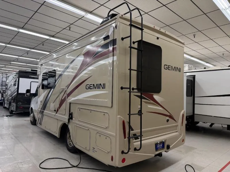 2019 Thor Motor Coach Gemini 24TF - Photo 3