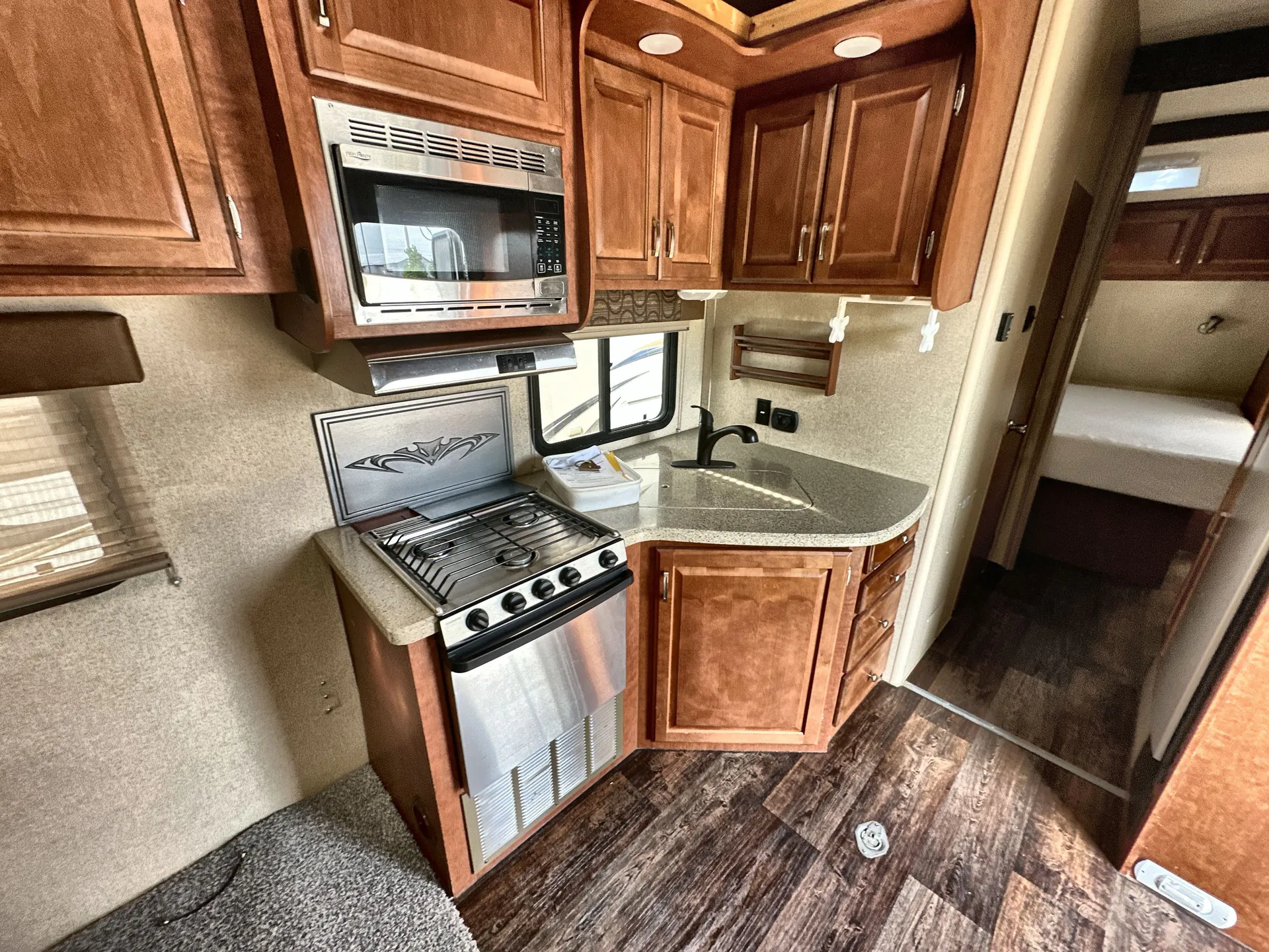 2018 Northwood Desert Fox 27FS — living area main