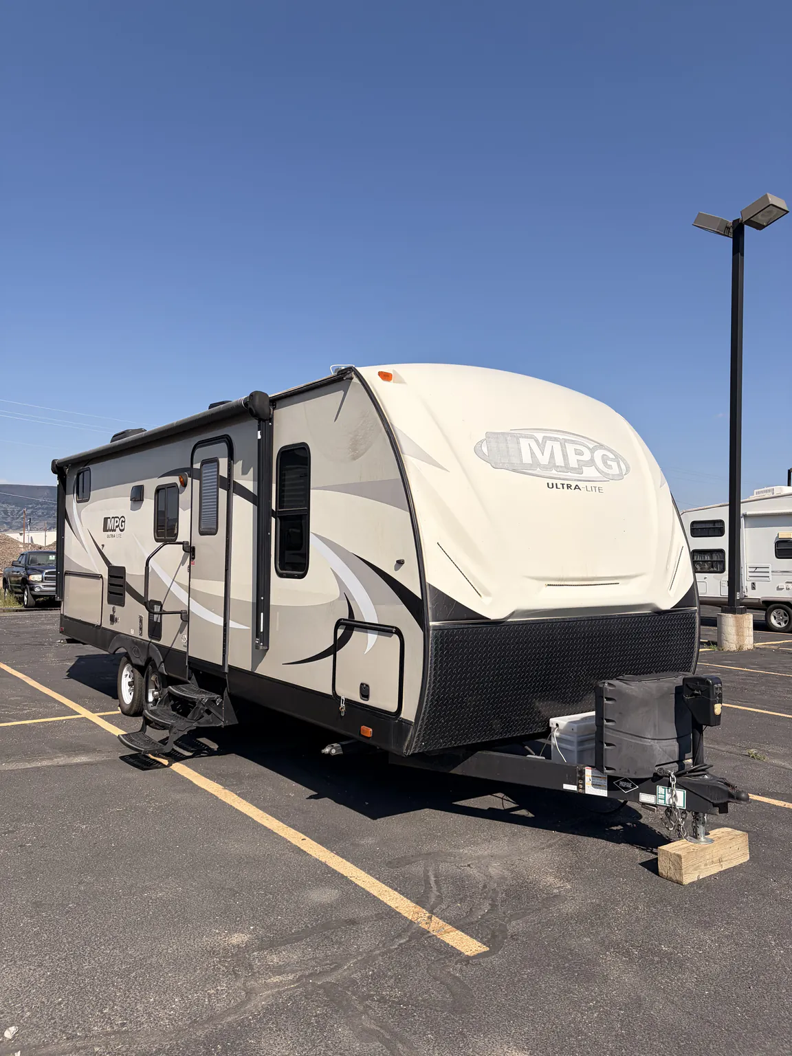 2017 Fleetwood Discovery 40E - Photo 3