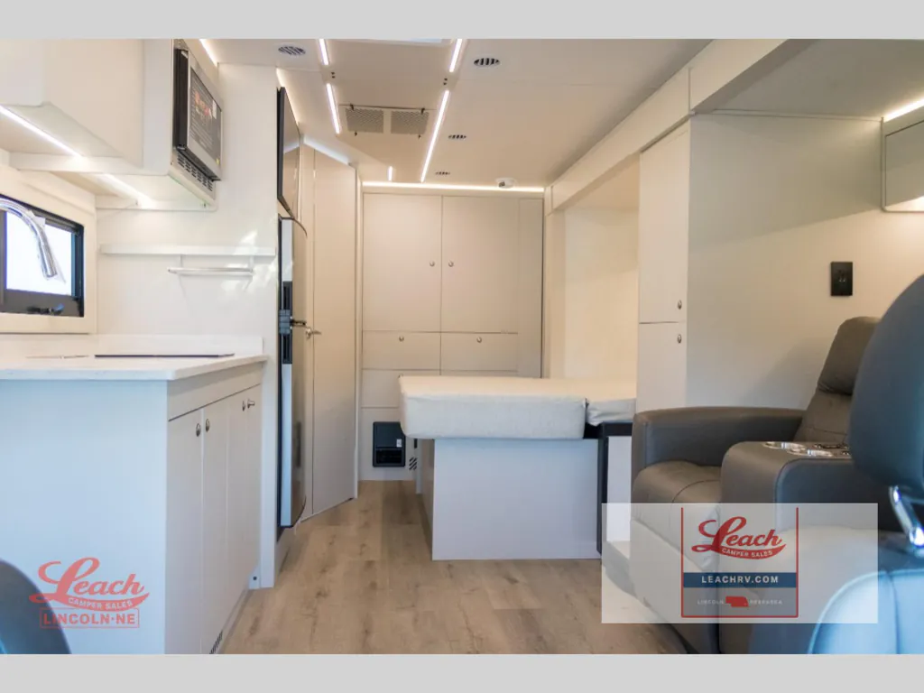 2027 Tiffin Wayfarer 25 PW, Photos photo 11