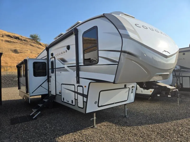 2025 Keystone Cougar Half-Ton 29RLI - Photo 2