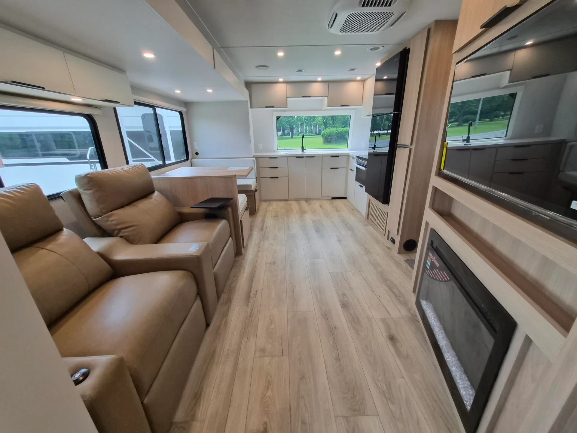 2026 Winnebago Thrive 26FKD - Photo 3