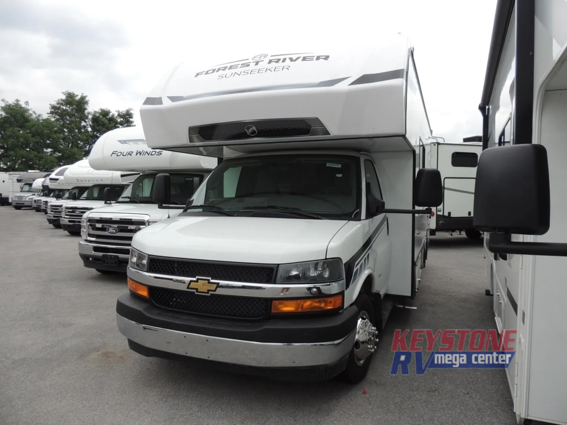 2027 Forest River Sunseeker LE 2350LE - Photo 4