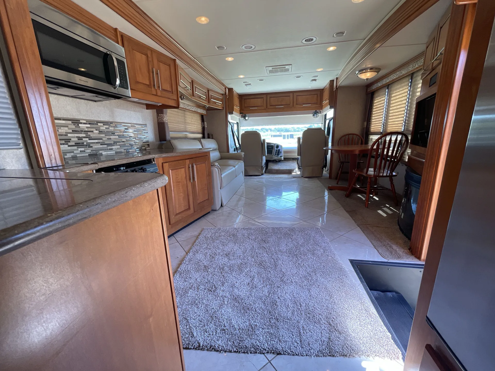 2014 Coachmen Encounter 36KS — living area main