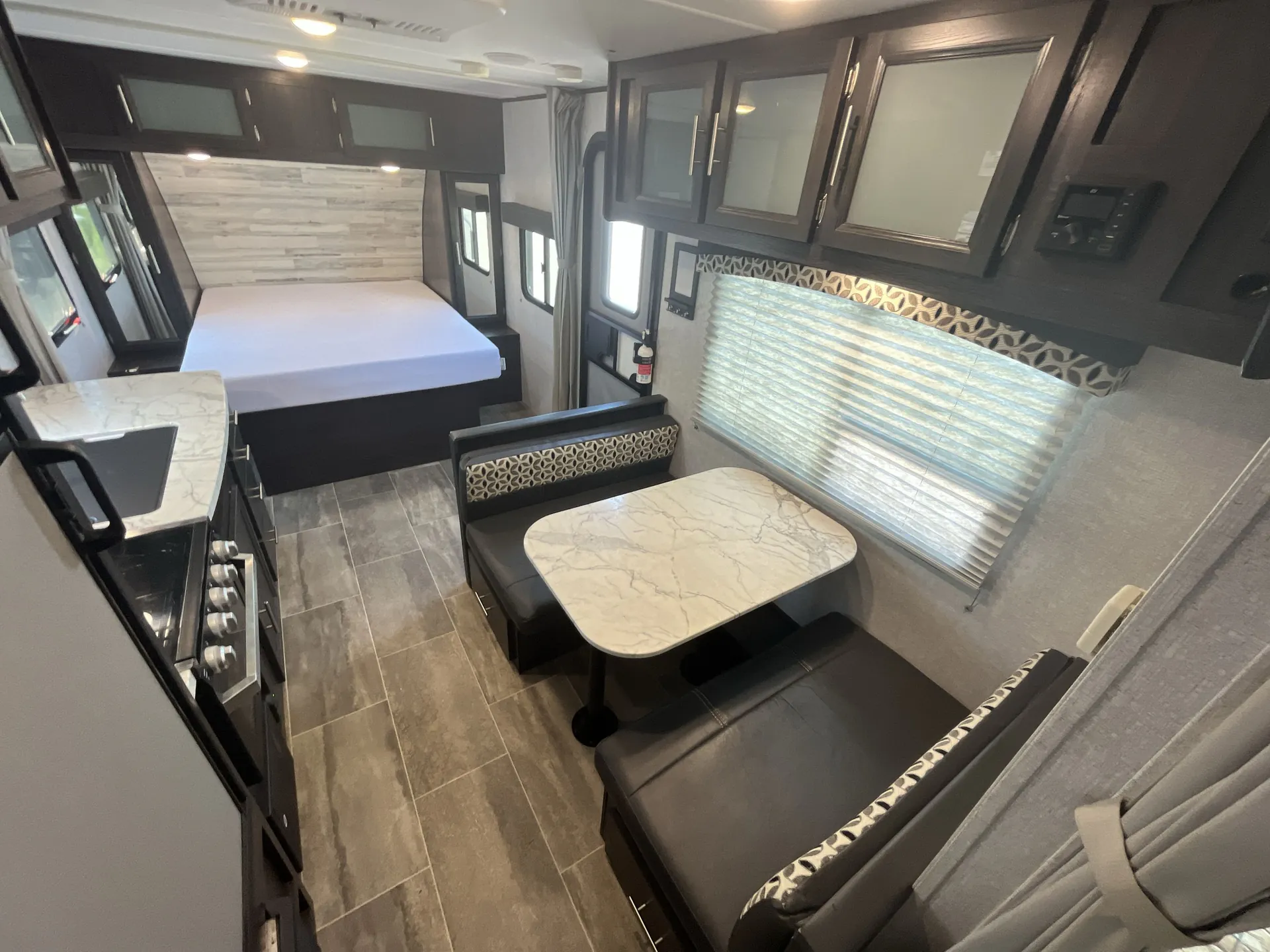 2020 dutchmen Kodiak 227BH — living area main