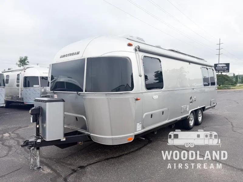 2023 Airstream Flying Cloud 27FB - Photo 3