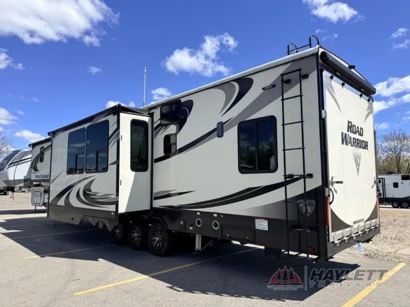 2017 Heartland Road Warrior Used    427 - Photo 2