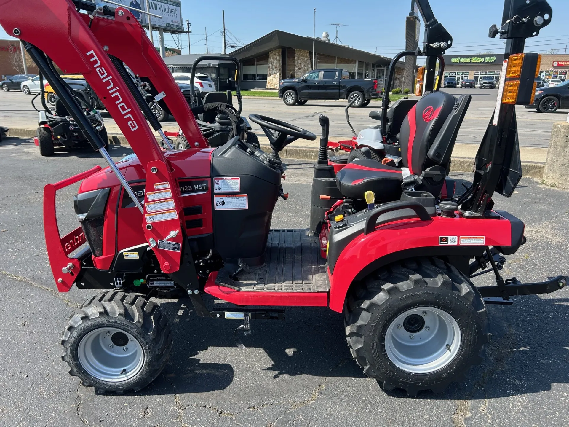 2026 Mahindra 1123 1123 HST - Photo 2