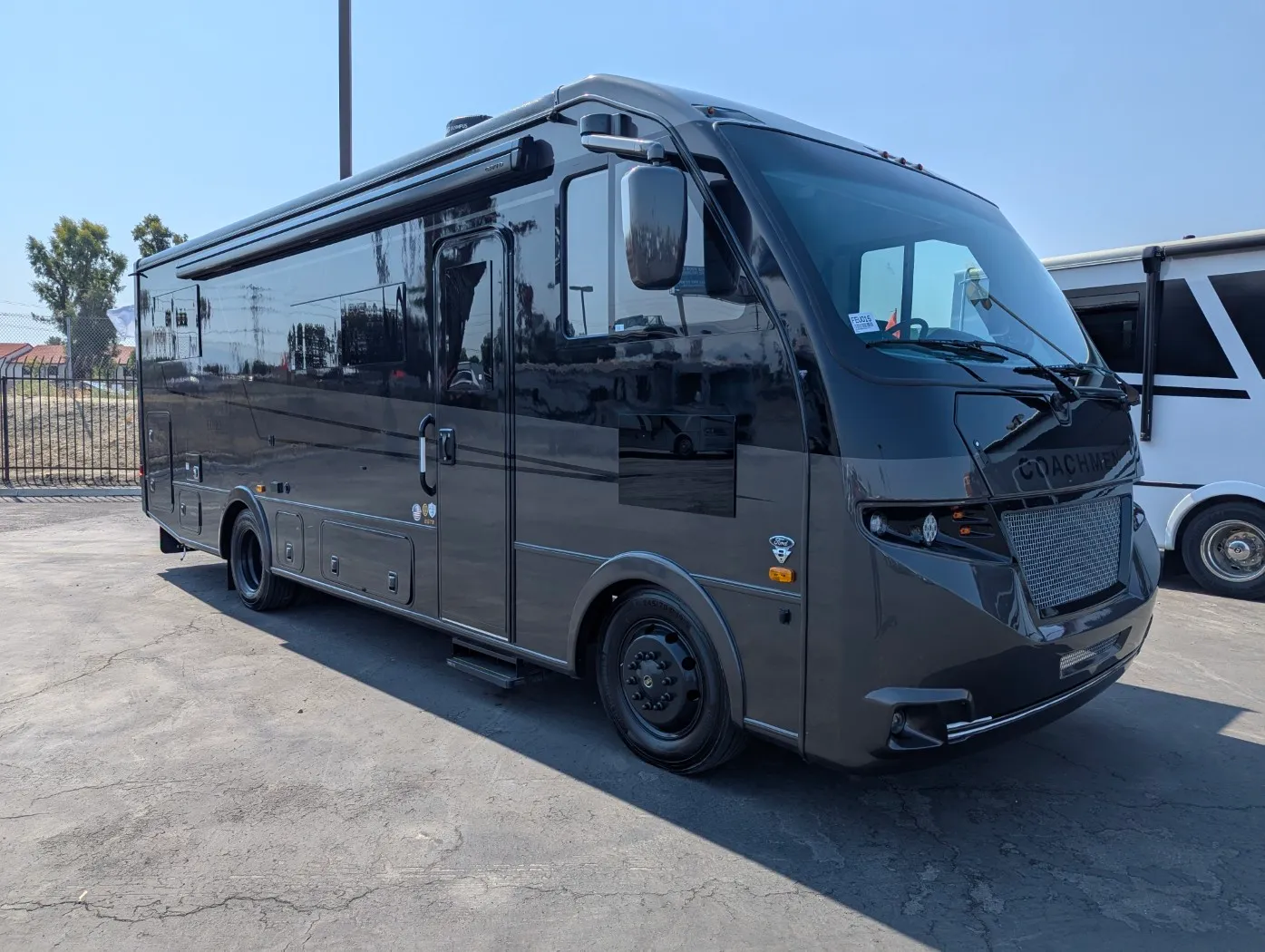 2026 Coachmen Euro 25TB - Photo 2