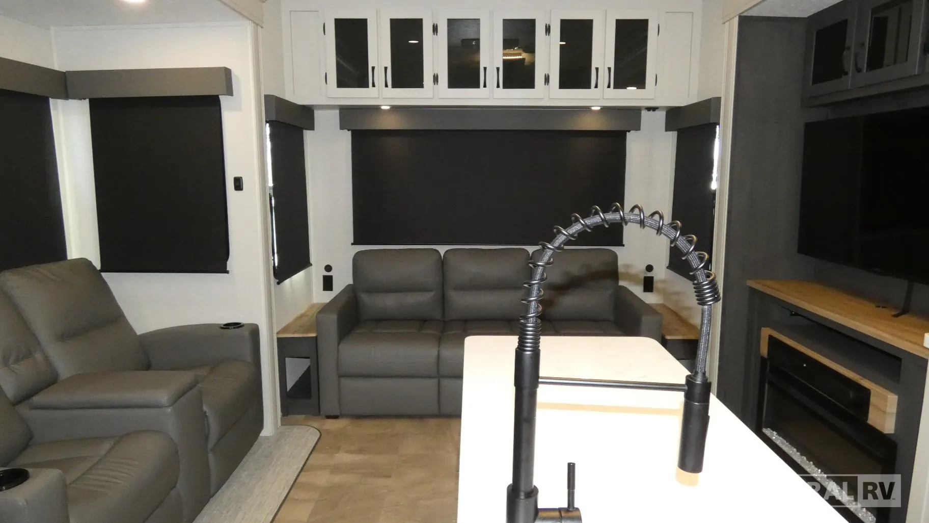 2025 Coachmen Brookstone 370RLLO - Photo 3