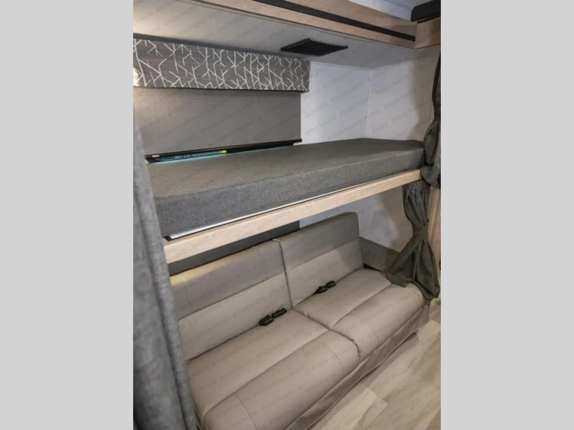 2027 Forest River Sunseeker LE 3250DSLE — Photo 5
