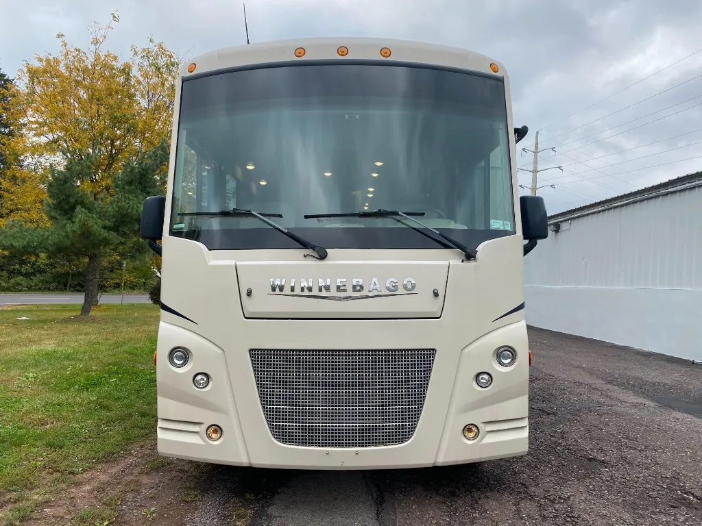 2022 Winnebago Sunstar 31B - Photo 4