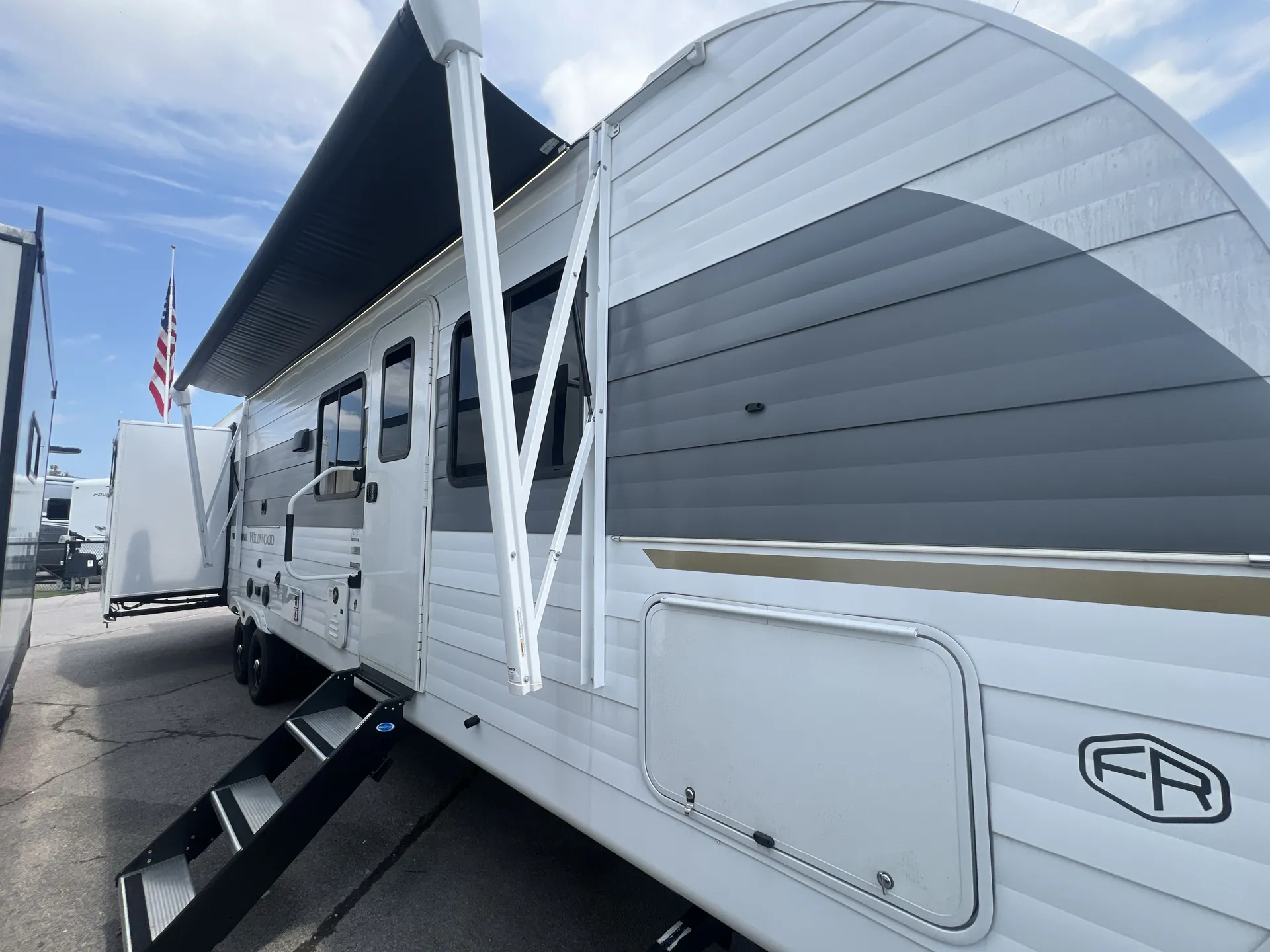 2025 Forest River Wildwood 31KQBTS — campside
