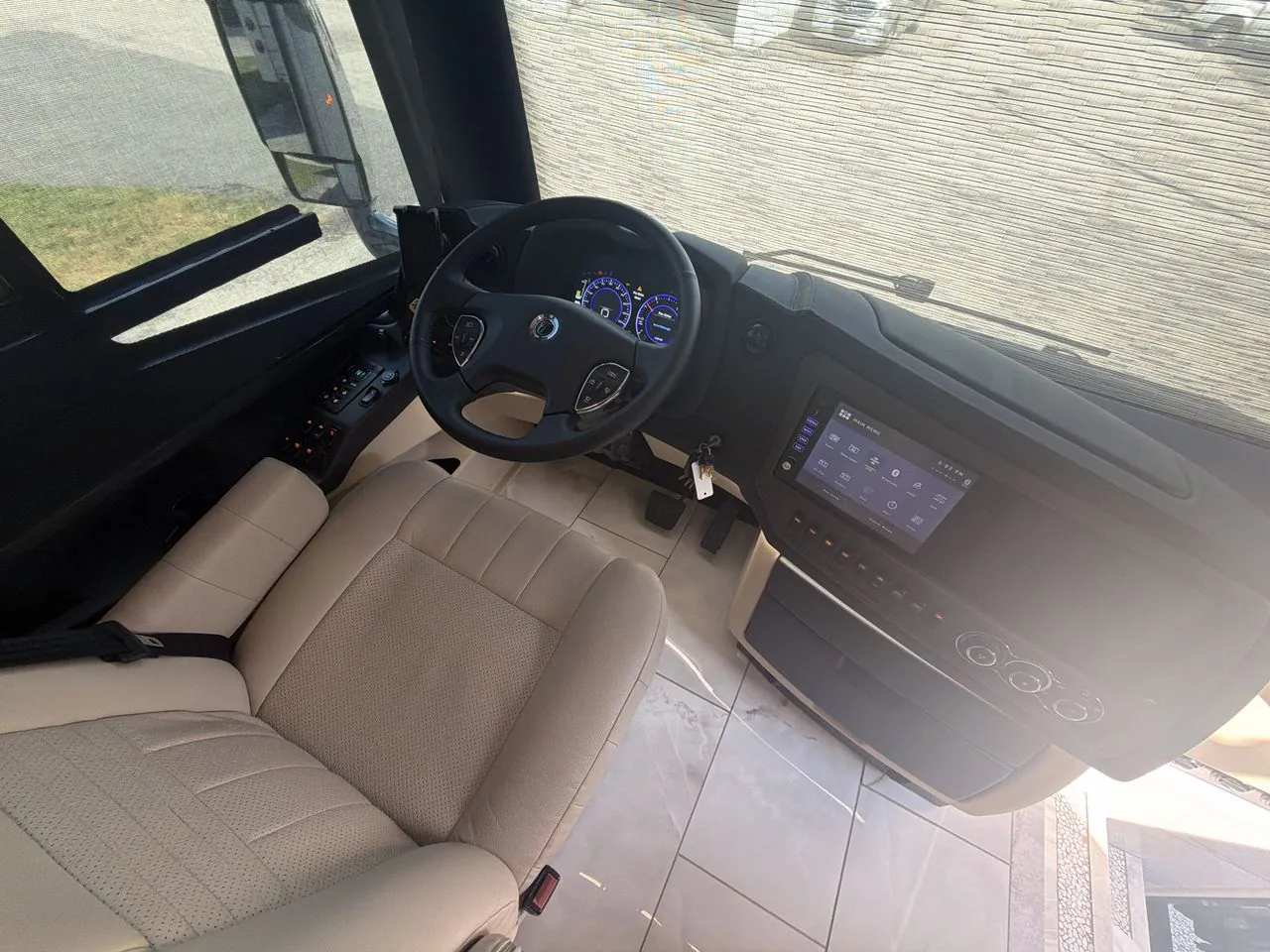 2025 Tiffin Zephyr 45 FZ - Photo 3