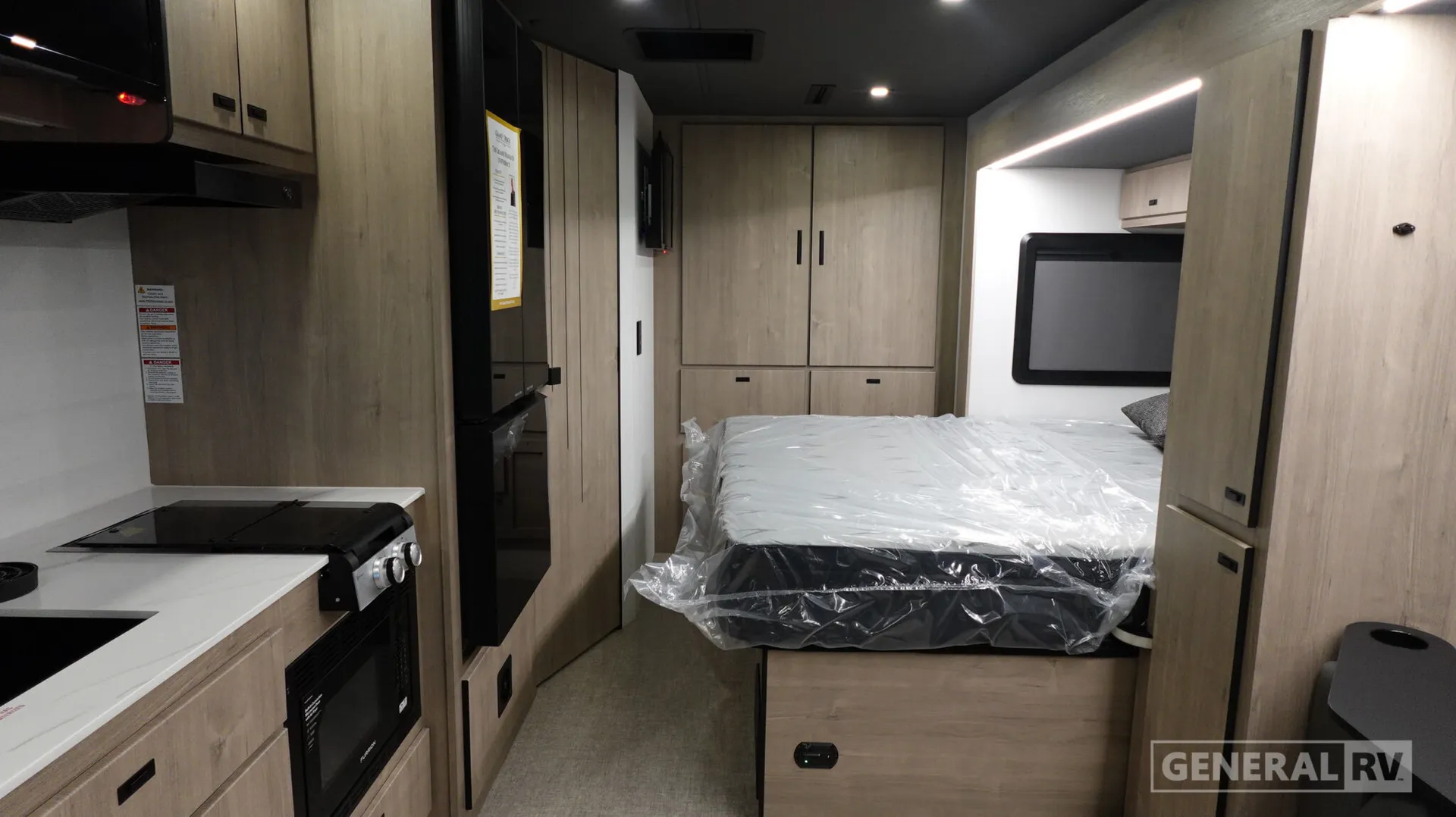 2027 Grand Design Lineage Series M 25FW - Photo 3
