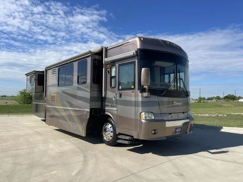2005 Winnebago Horizon 36RD - Photo 2