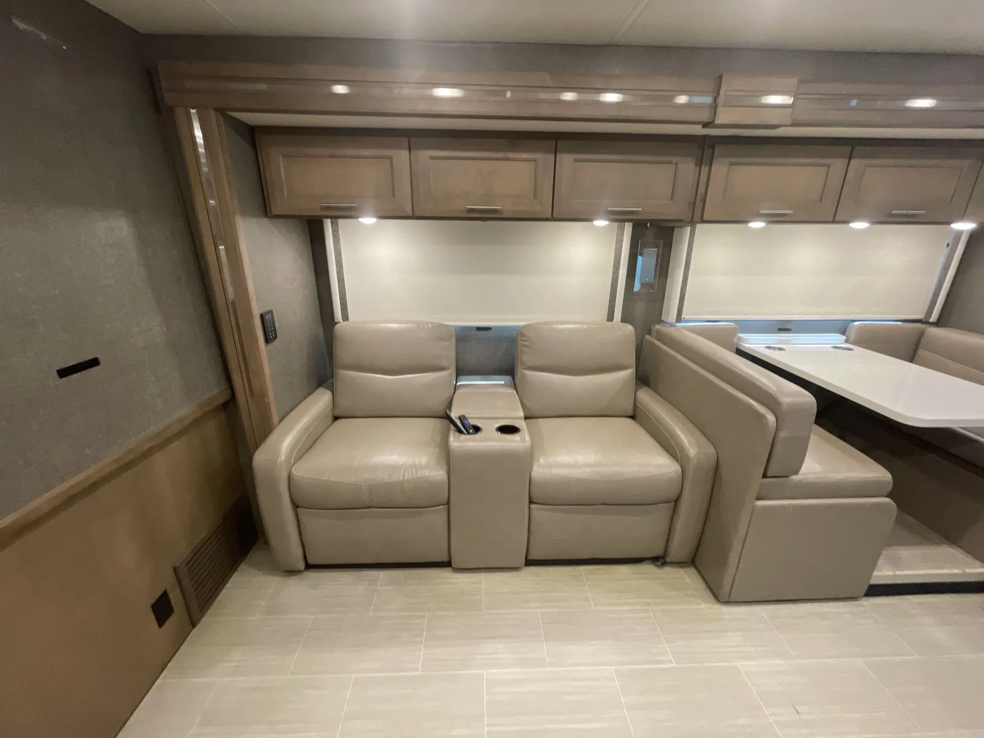 2021 Thor Motor Coach Palazzo 37.5 — living area main