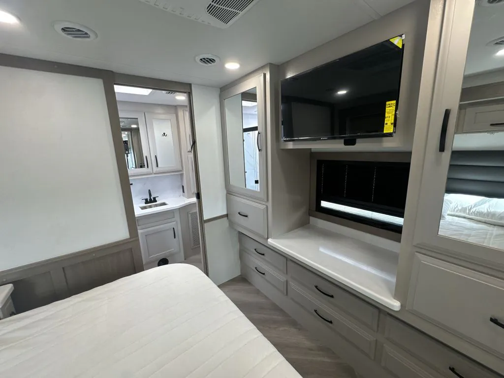 2027 Entegra Coach Emblem 36U, Photos photo 10