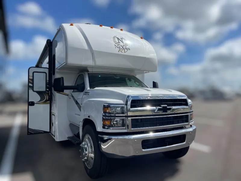 2025 Nexus Verrado 30S - Photo 2