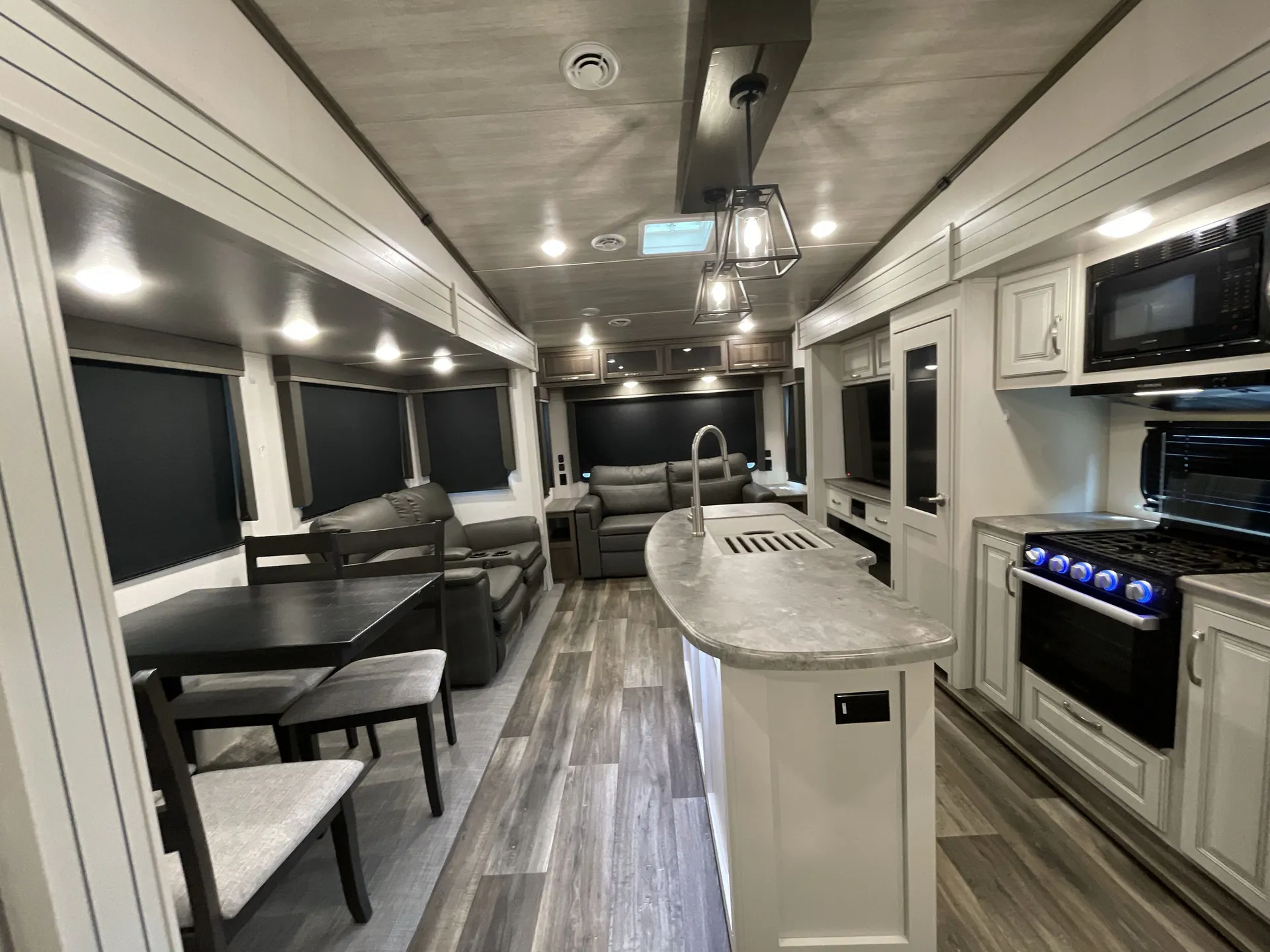 2022 Keystone Cougar Half-Ton 29RLI - Photo 3
