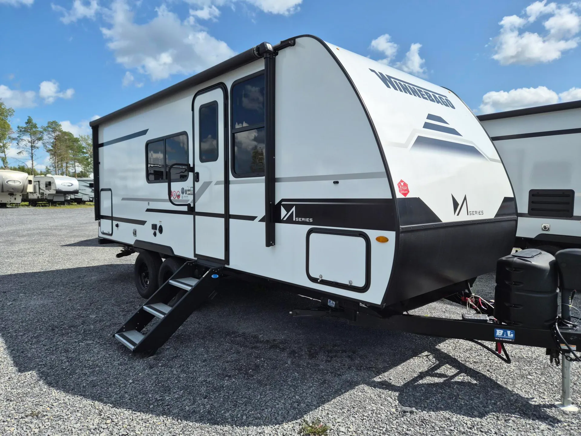 2025 Winnebago M-series 1923RB - Photo 2