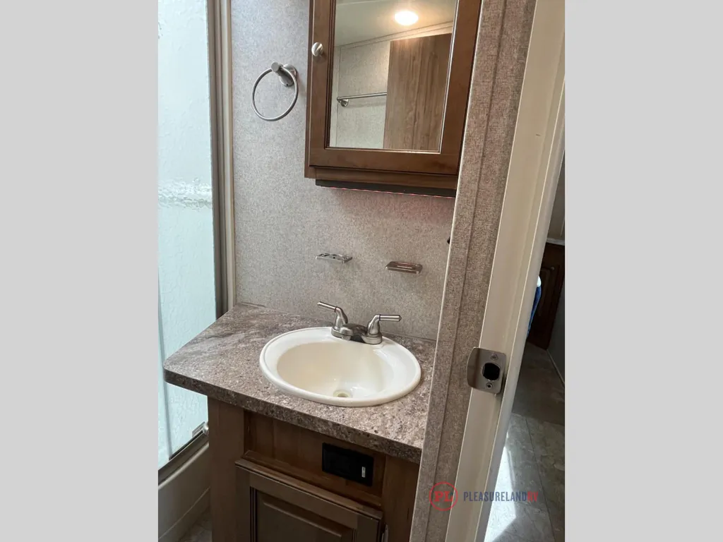2019 Forest River Flagstaff Micro Lite 25FKS, Photos photo 14