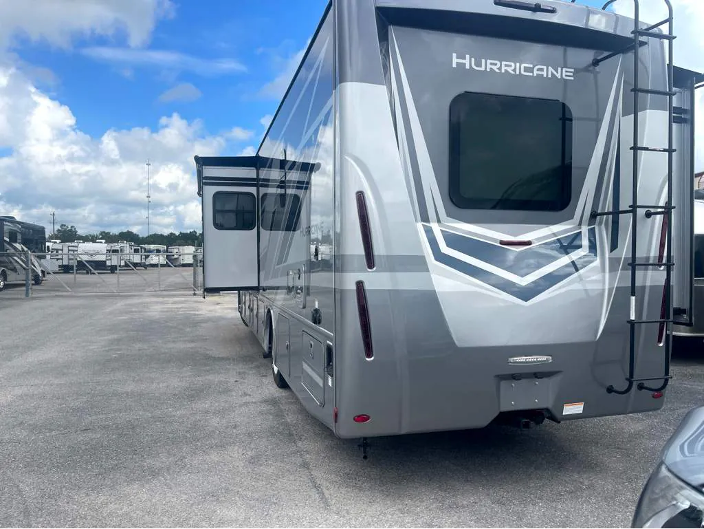 2027 Thor Motor Coach Hurricane 35A - Photo 4