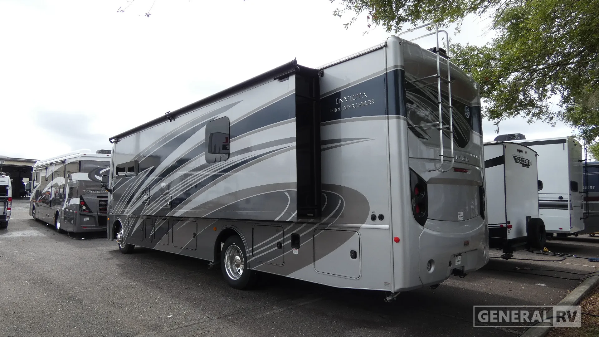 2024 Holiday Rambler Invicta 33HB - Photo 4