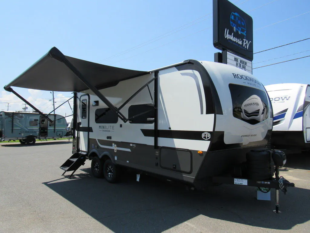 2027 Forest River Rockwood Mini Lite 2109S — Photo 5