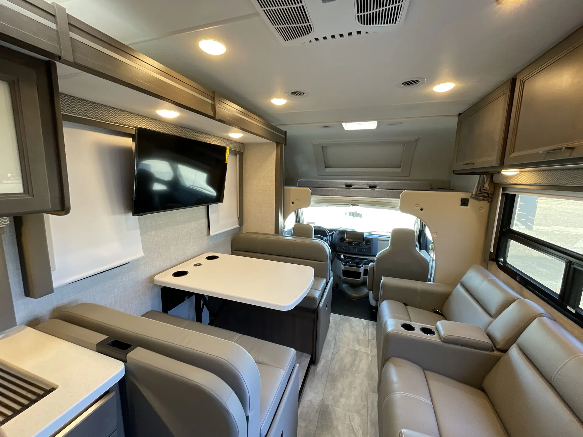 2025 Thor Motor Coach Quantum KW29 - Photo 3