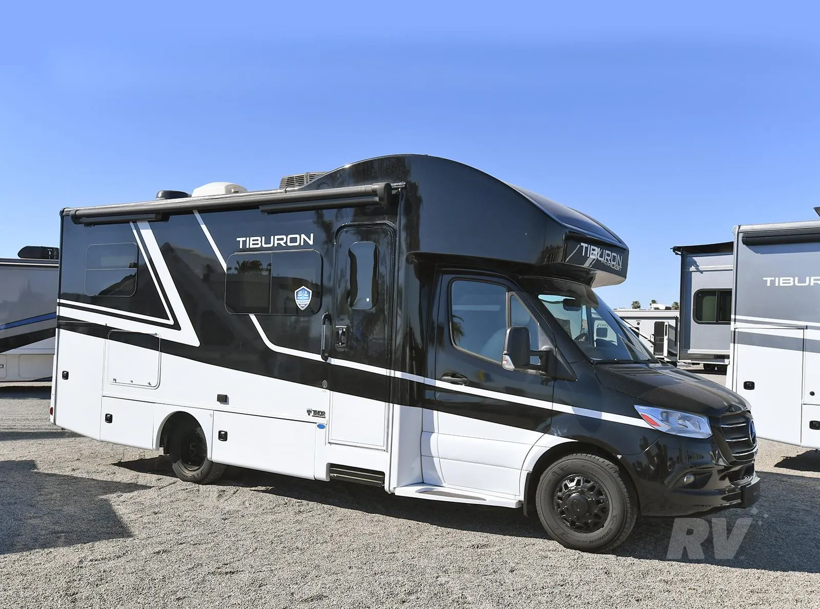 2025 Thor Motor Coach Tiburon 24XL - Photo 3